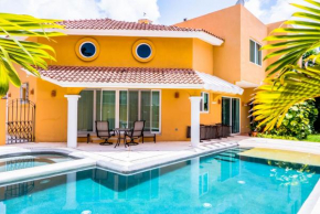 VILLA LUCIERNAGAS, SPACIOUS, PRIVATE Home with pool great location